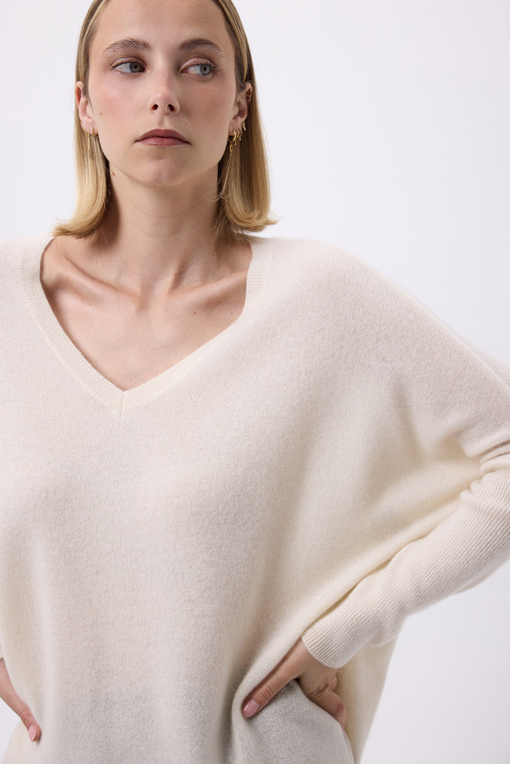 Sweter poncho z dekoltem w serek Zancha - Biały - Kobieta