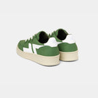 Rückansicht der grünen Sneaker ZETA B3 mit Fokus auf Ferse und Verarbeitungsdetails.