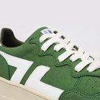 Nahaufnahme der grünen Sneaker ZETA B3 mit Fokus auf Details und Texturen des umweltfreundlichen Materials.