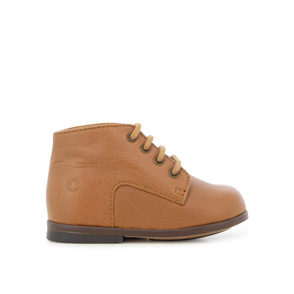 Pom d'Api – Clotaire - Zeus Derby - Camel Foncé, chaussure bébé marron clair en cuir, vue de profil