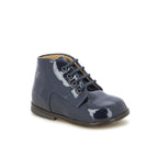Pom d'Api – Clotaire - Zeus Derby - Marine, chaussure bébé montante en cuir verni bleu marine, vue de face