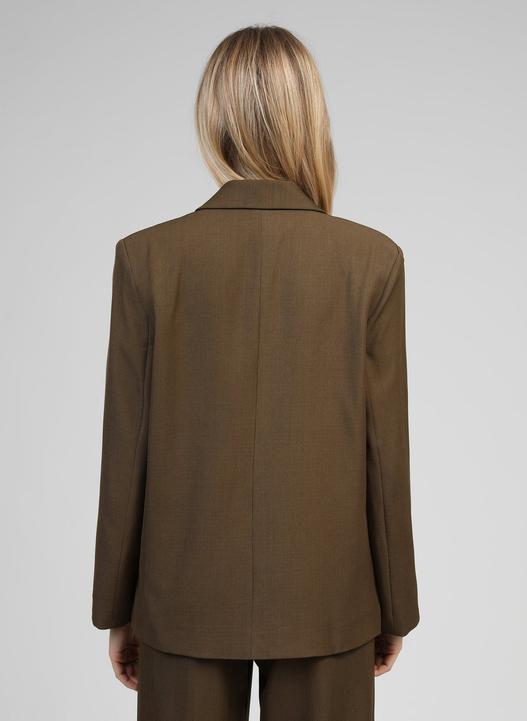 An'ge – Veste Ziani Militaire, mannequin de dos portant un blazer marron foncé en laine