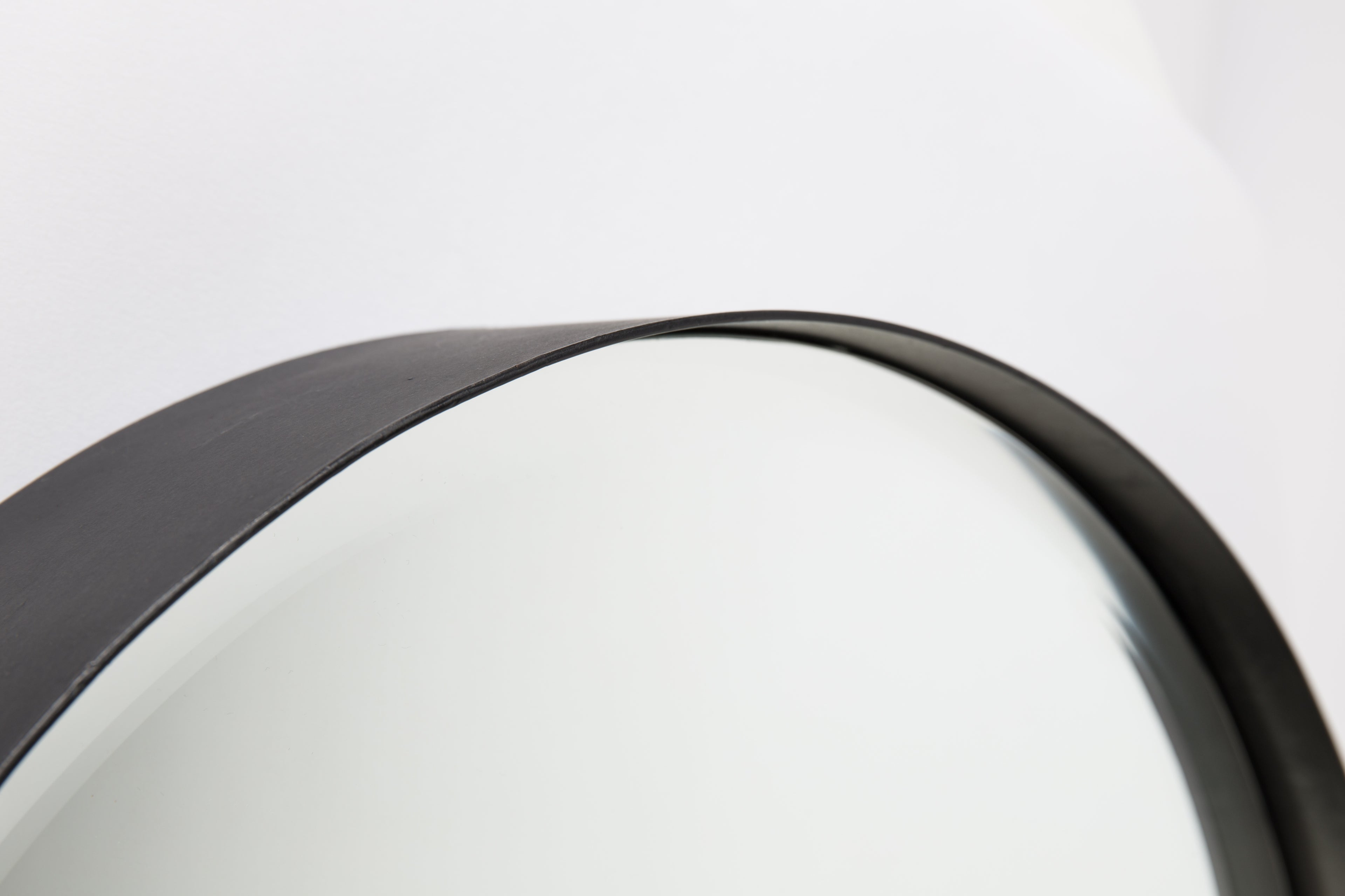Medium Raj - Mirror - Steel - Black