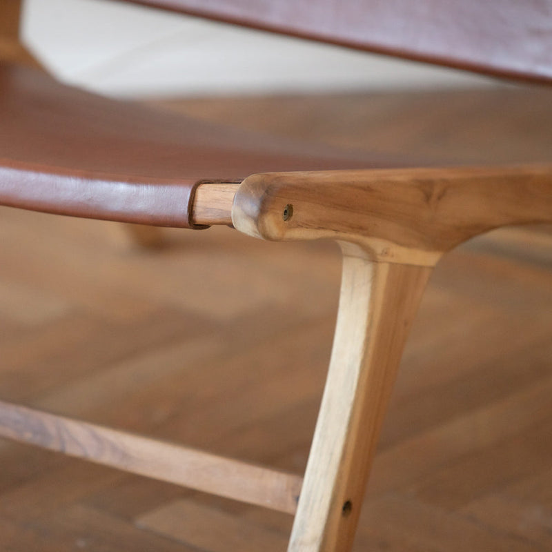 Fauteuil Kuna en teck et cuir marron