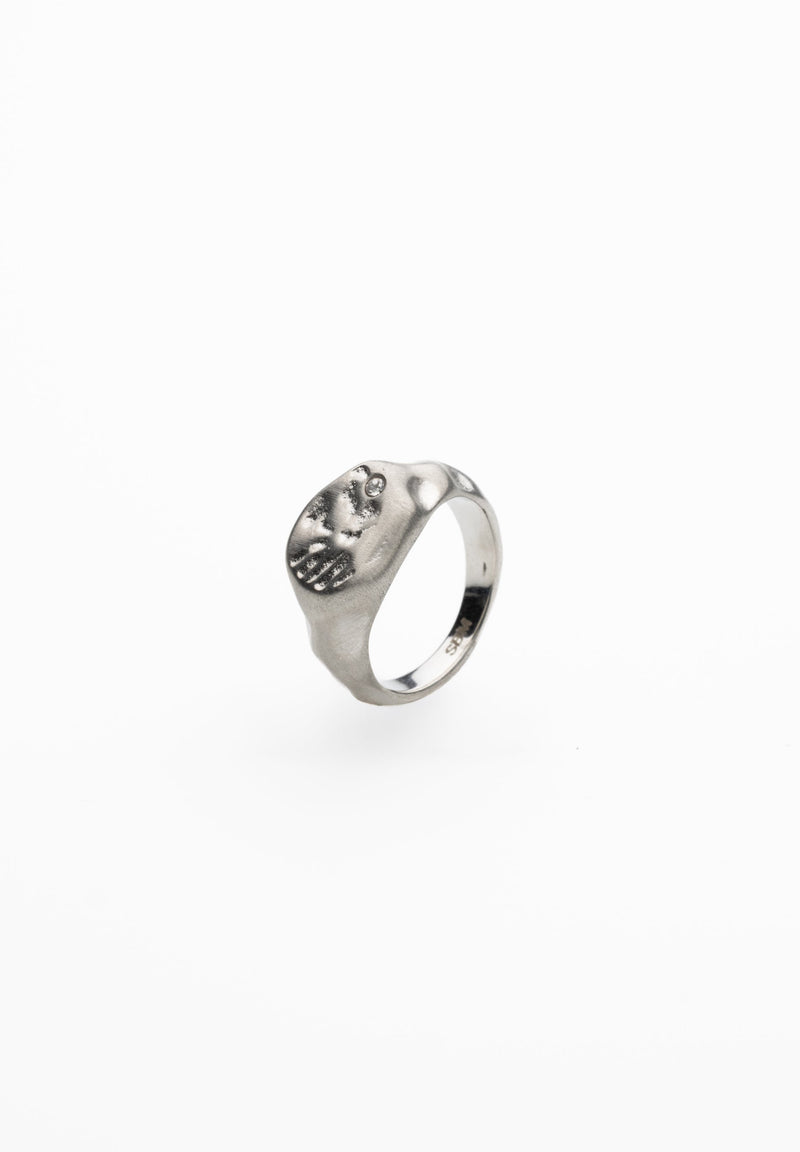 Bague Ronde Avec Zircon Et Cire