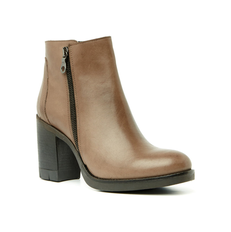 BOOTS ANN TUIL ISIS | anntuil.com