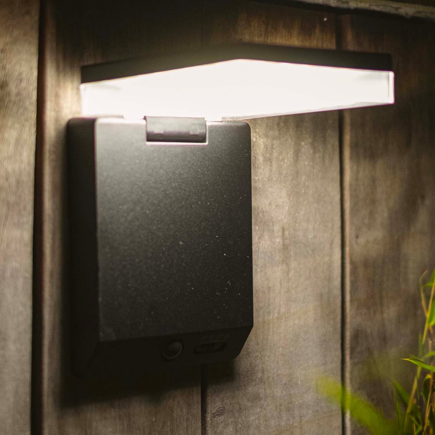 Moze Solar - Solar Wall Light - Aluminium - Matt Black