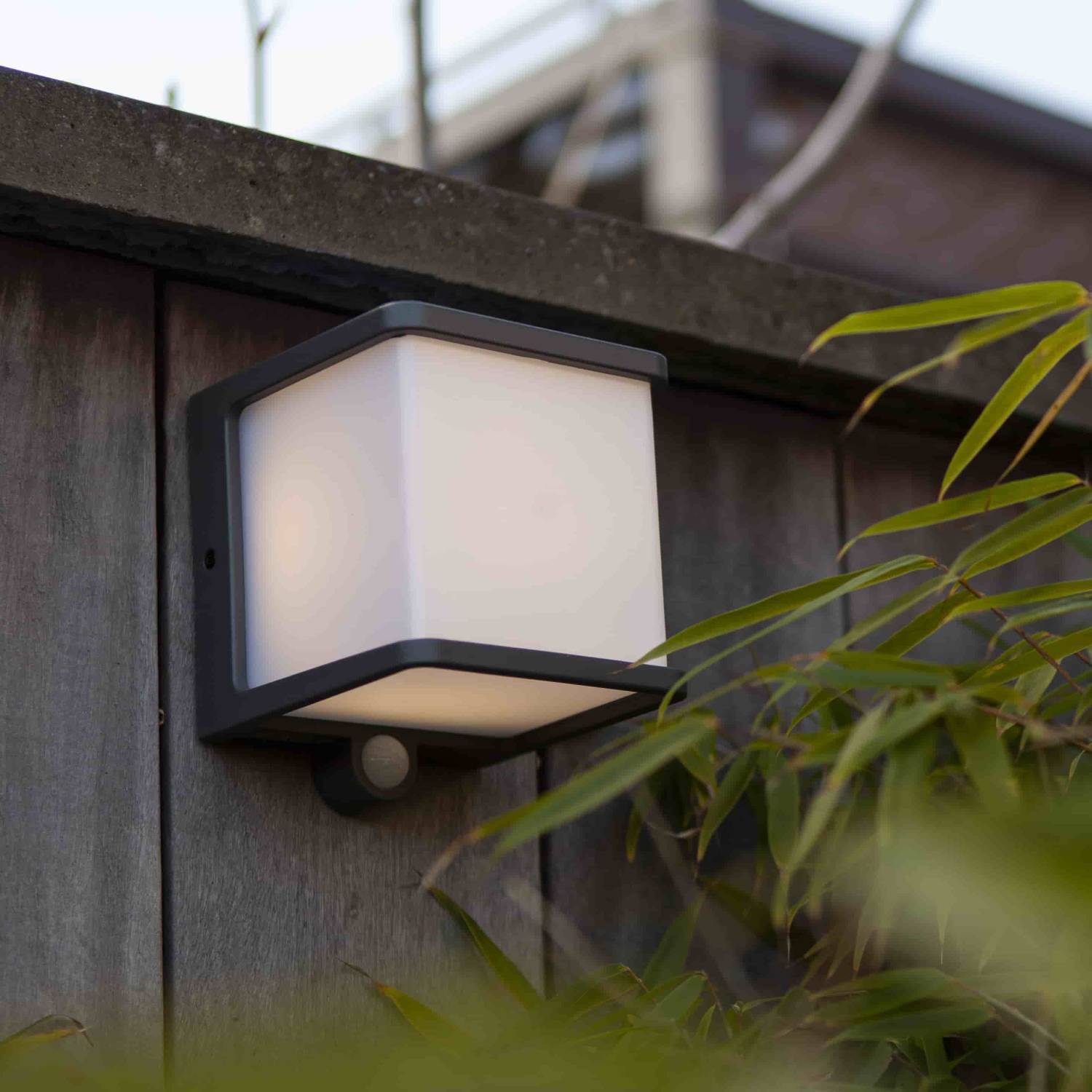 Doblo - Solar Wall Light - Aluminium - Dark Grey