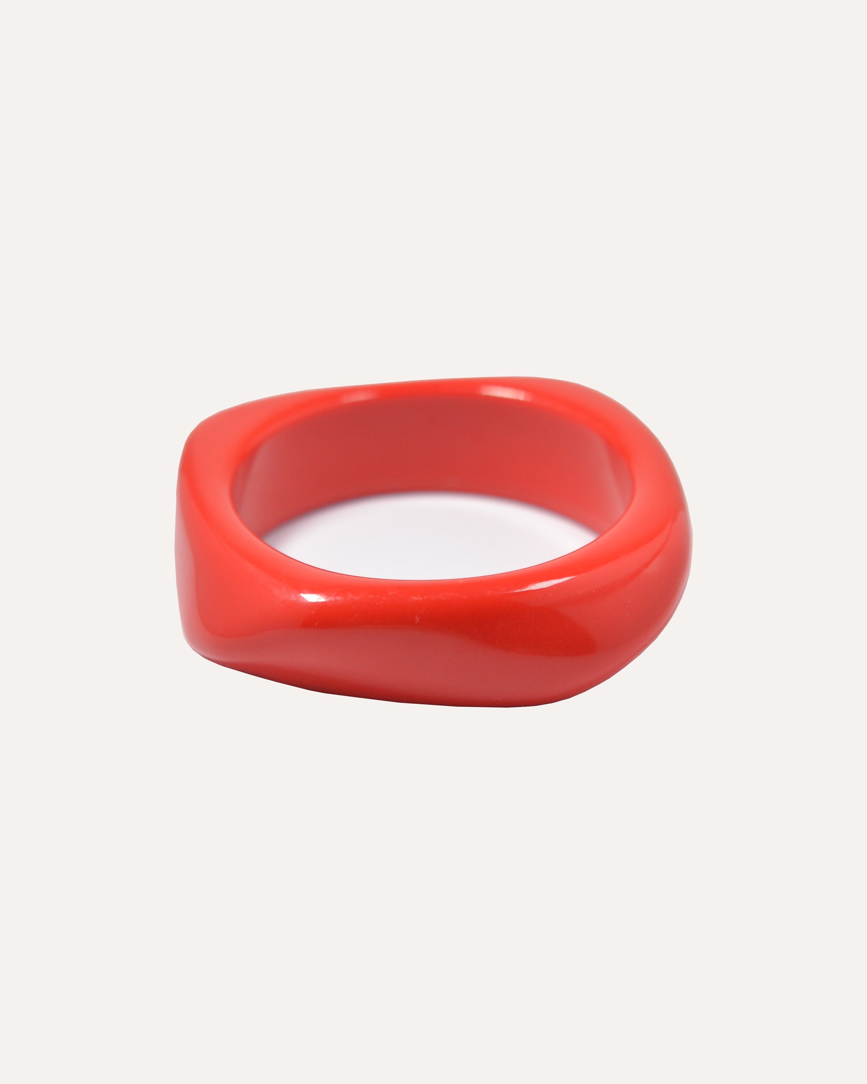 Pulsera Bangle Roja Asimétrica