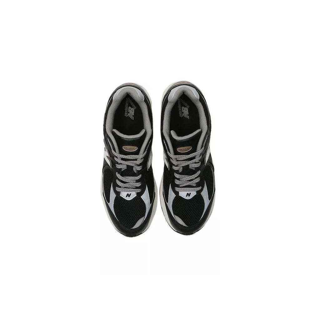 M2002 Sneakers - Black/Gold