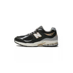 M2002 Sneakers - Black/Gold
