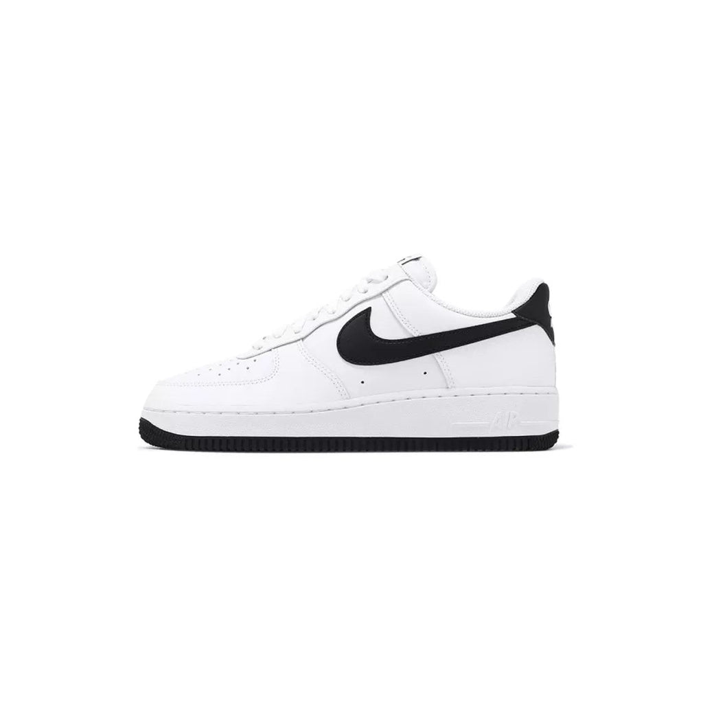 Nike Air Force 1 07 Sneakers - White/Black