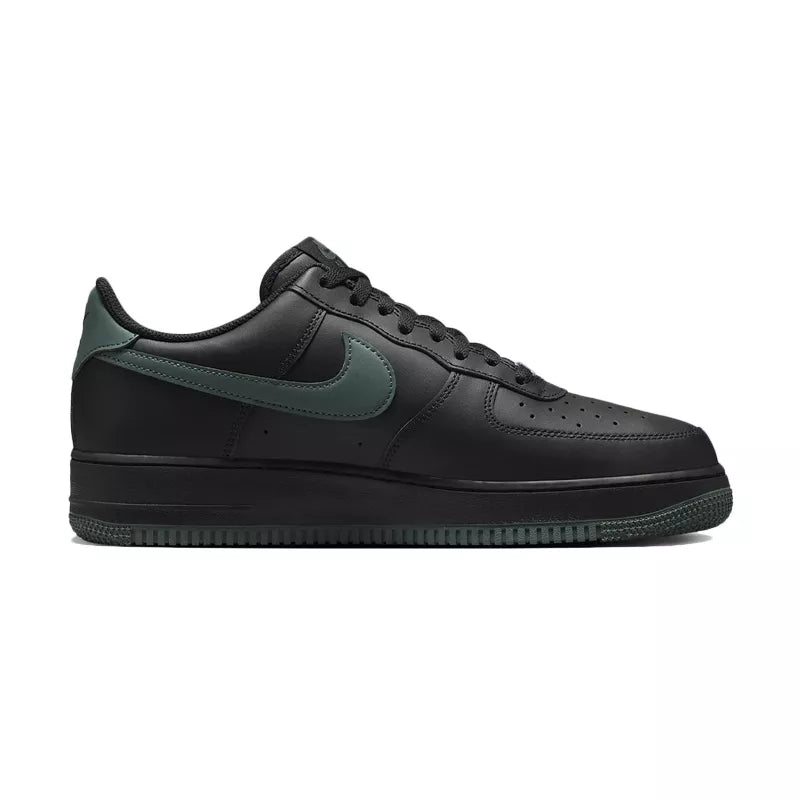 Baskets Nike Air Force 1 07 - Noir Et Gris