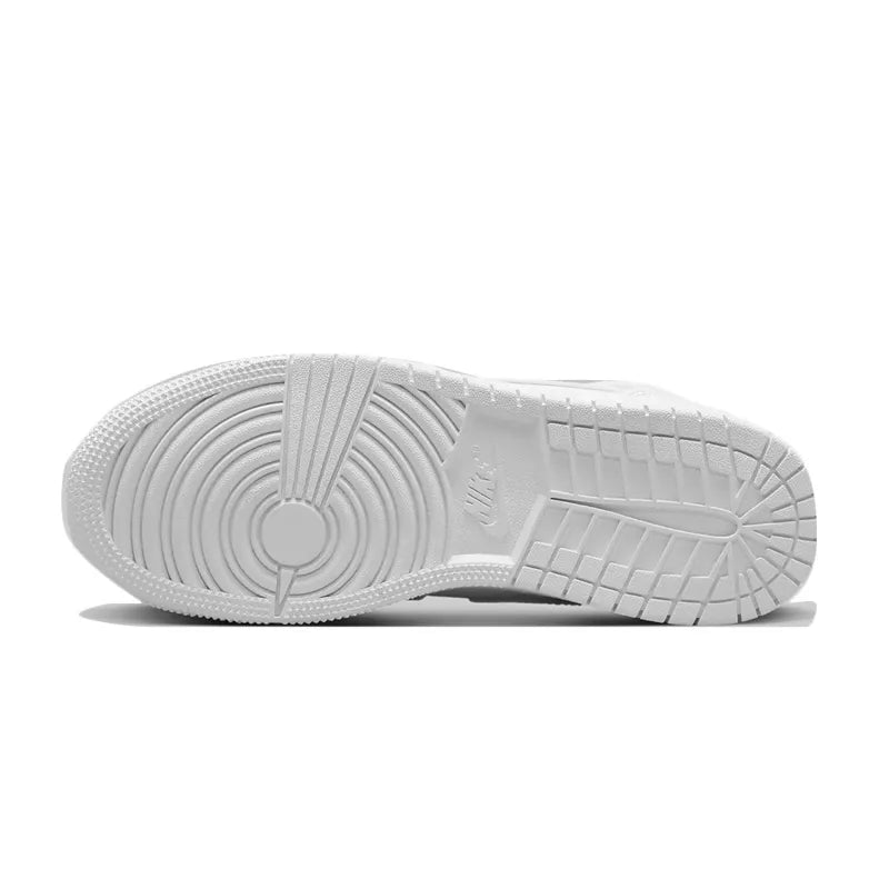 Baskets Nike Air Jordan 1 Mid - Blanc Clair.
