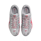 Baskets Nike P-6000 - Gris/Argent/Rouge