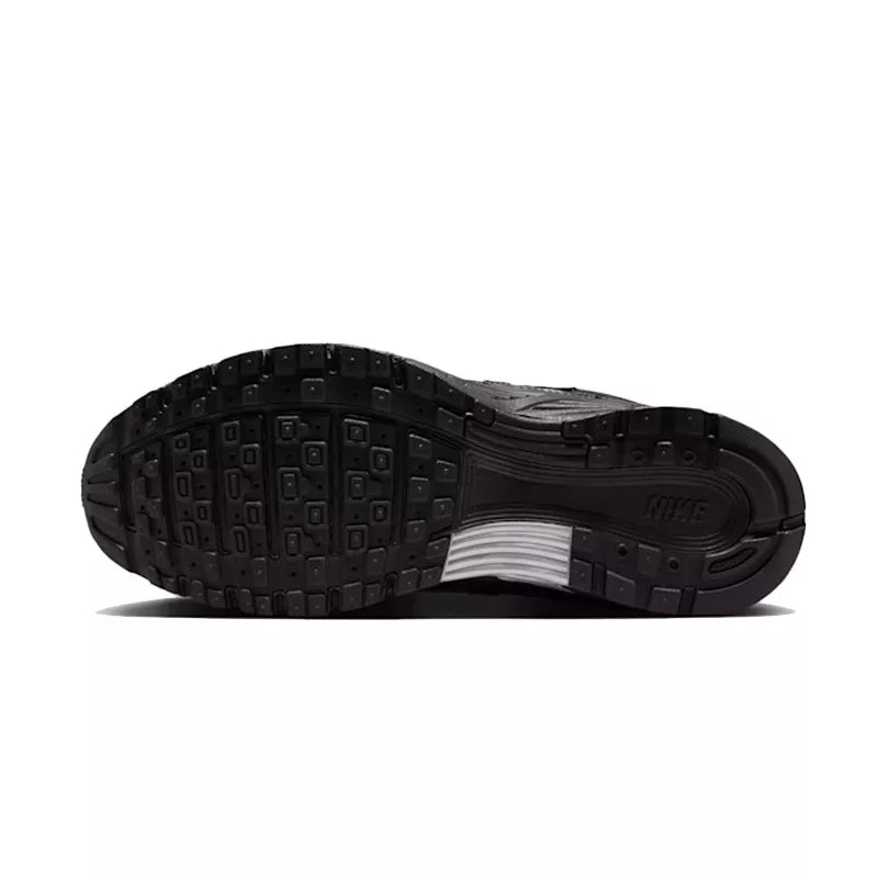 Baskets Nike Wms P-6000 - Noir Et Argent