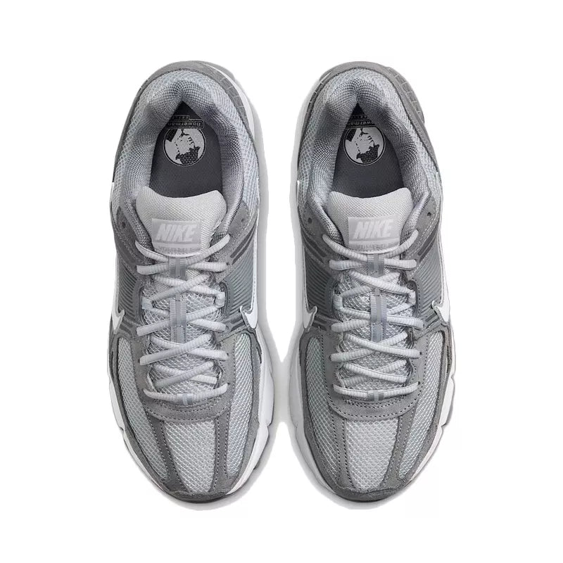 Baskets Nike Zoom Vomero 5 - Gris Et Blanc
