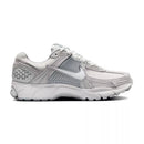 Zapatillas Nike Zoom Vomero 5 - Gris y blanco