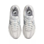 Zapatillas Nike Zoom Vomero 5 - Gris y blanco