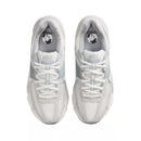 Zapatillas Nike Zoom Vomero 5 - Gris y blanco