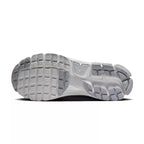 Zapatillas Nike Zoom Vomero 5 - Gris y blanco