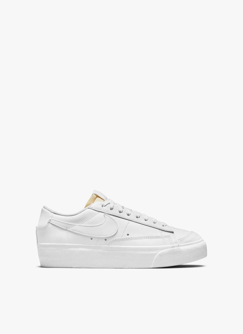 Nike - Baskets Blazer Low Platform - Triple White - Femme