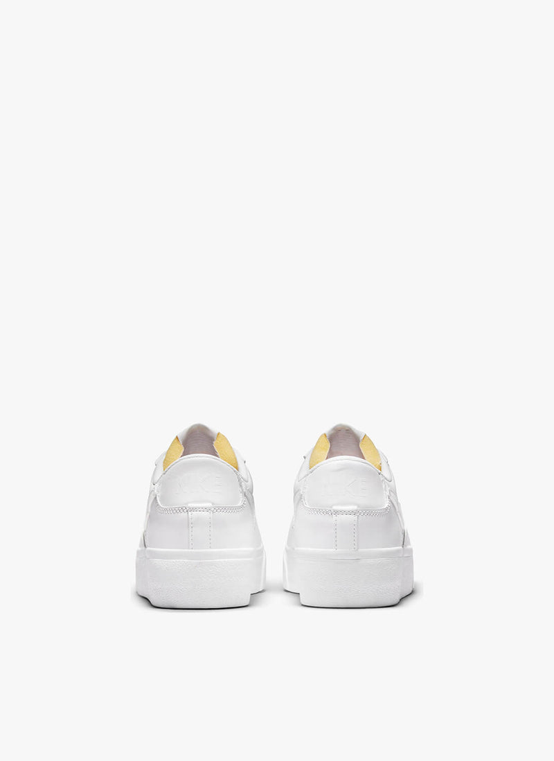 Nike - Baskets Blazer Low Platform - Triple White - Femme