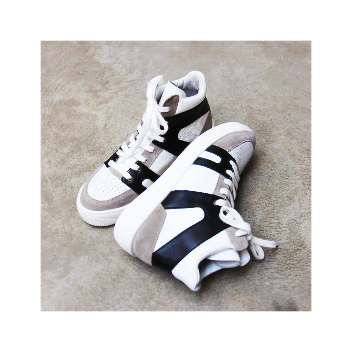 Baskets Montantes Cuir Blanc Noir - Femme