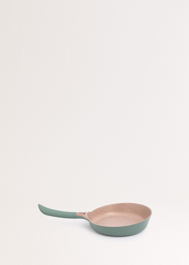 Batería de cocina 3 sartenes PAN STUDIO, 2 cazuelas POT STUDIO y kit de utensilios KITCHENWARE STUDIO - Verde Salvia