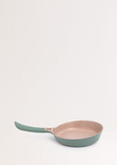 Batería de cocina 3 sartenes PAN STUDIO, 2 cazuelas POT STUDIO y kit de utensilios KITCHENWARE STUDIO - Verde Salvia