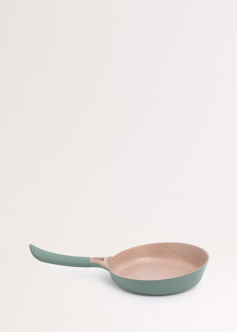 Batería de cocina 3 sartenes PAN STUDIO, 2 cazuelas POT STUDIO y kit de utensilios KITCHENWARE STUDIO - Verde Salvia