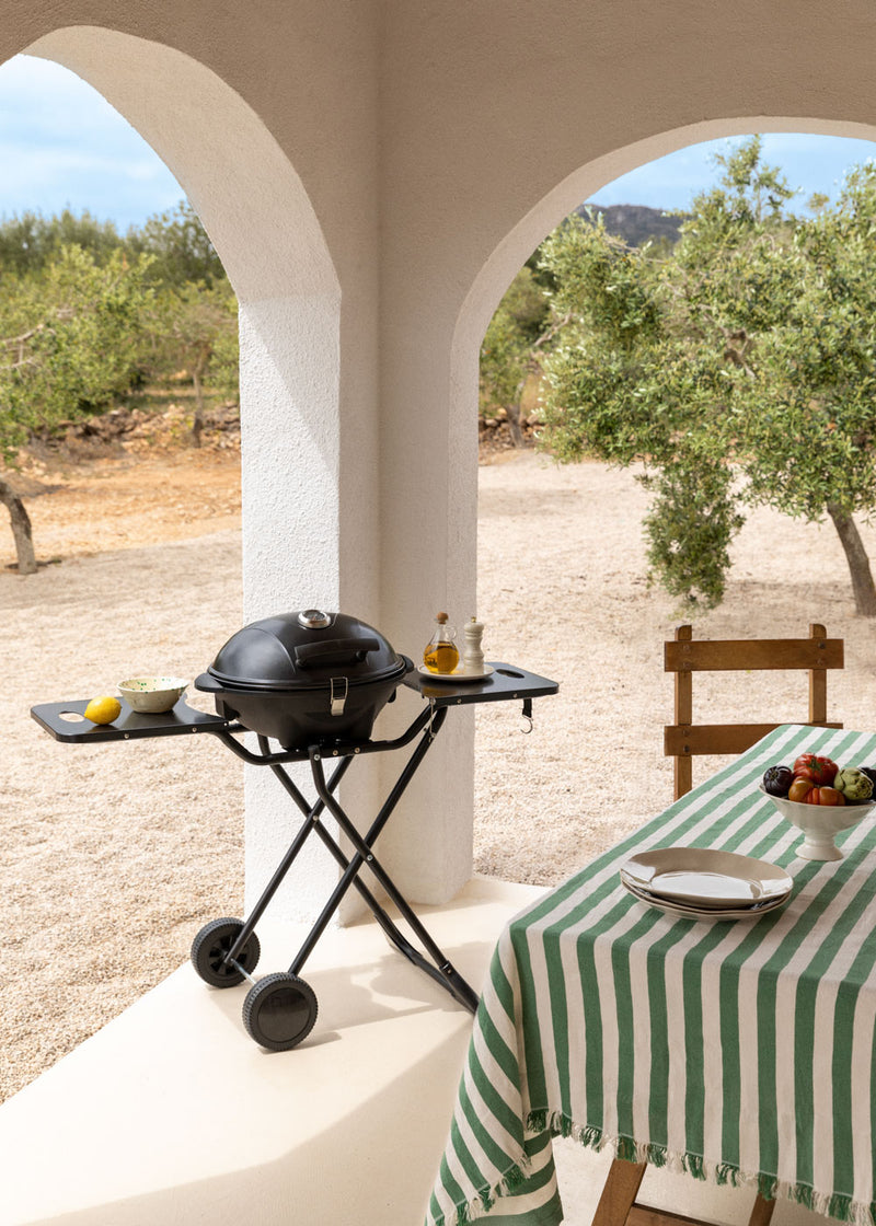 2-in-1 Surface Barbecue - Foldable Electric Tabletop or Freestanding Barbecue - Exclusive