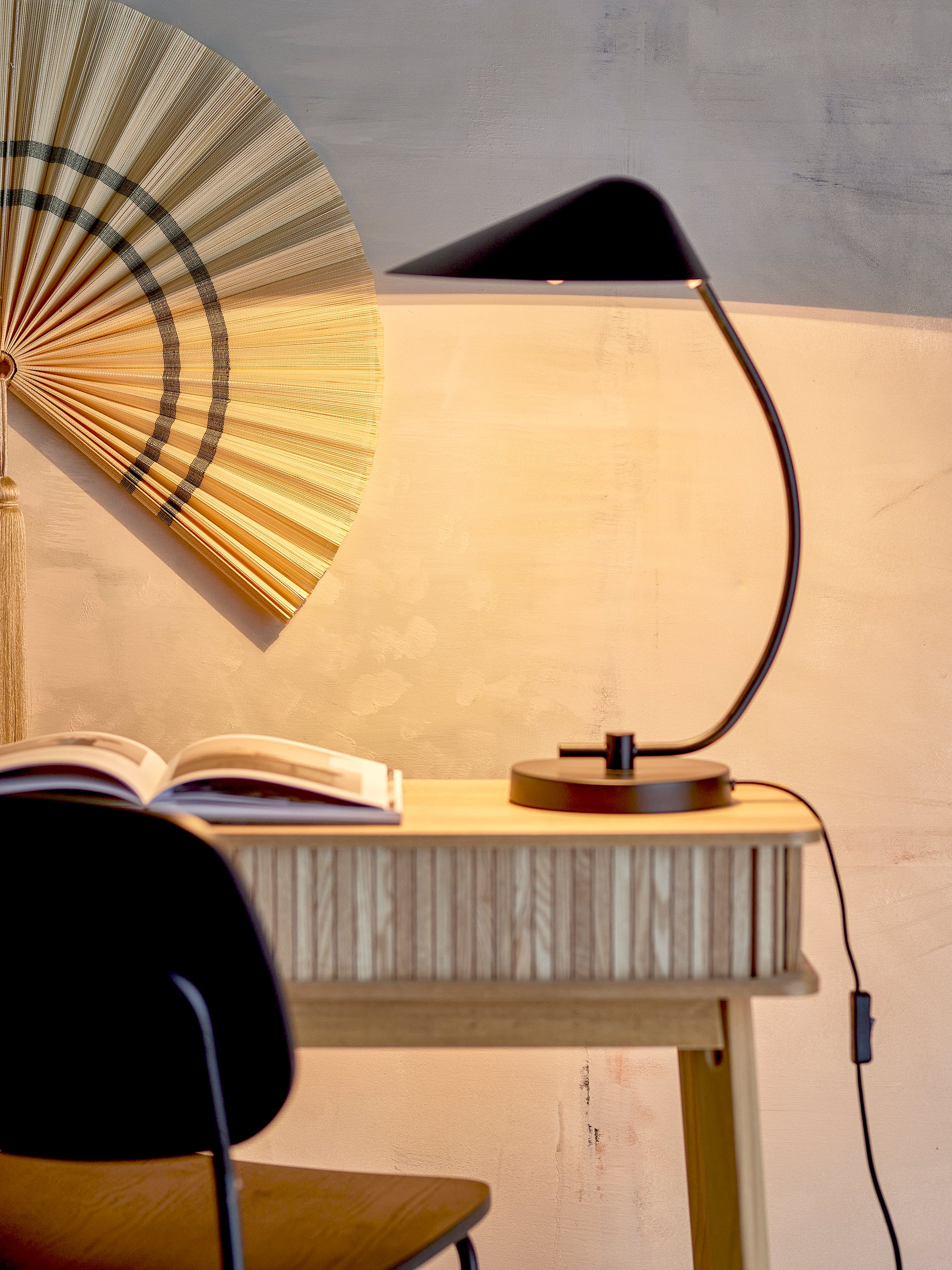 Nisella - Table Lamp - Black - Metal