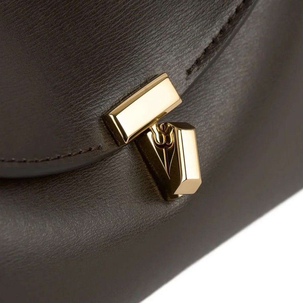 Sac Toteme T-Lock Leather Clutch