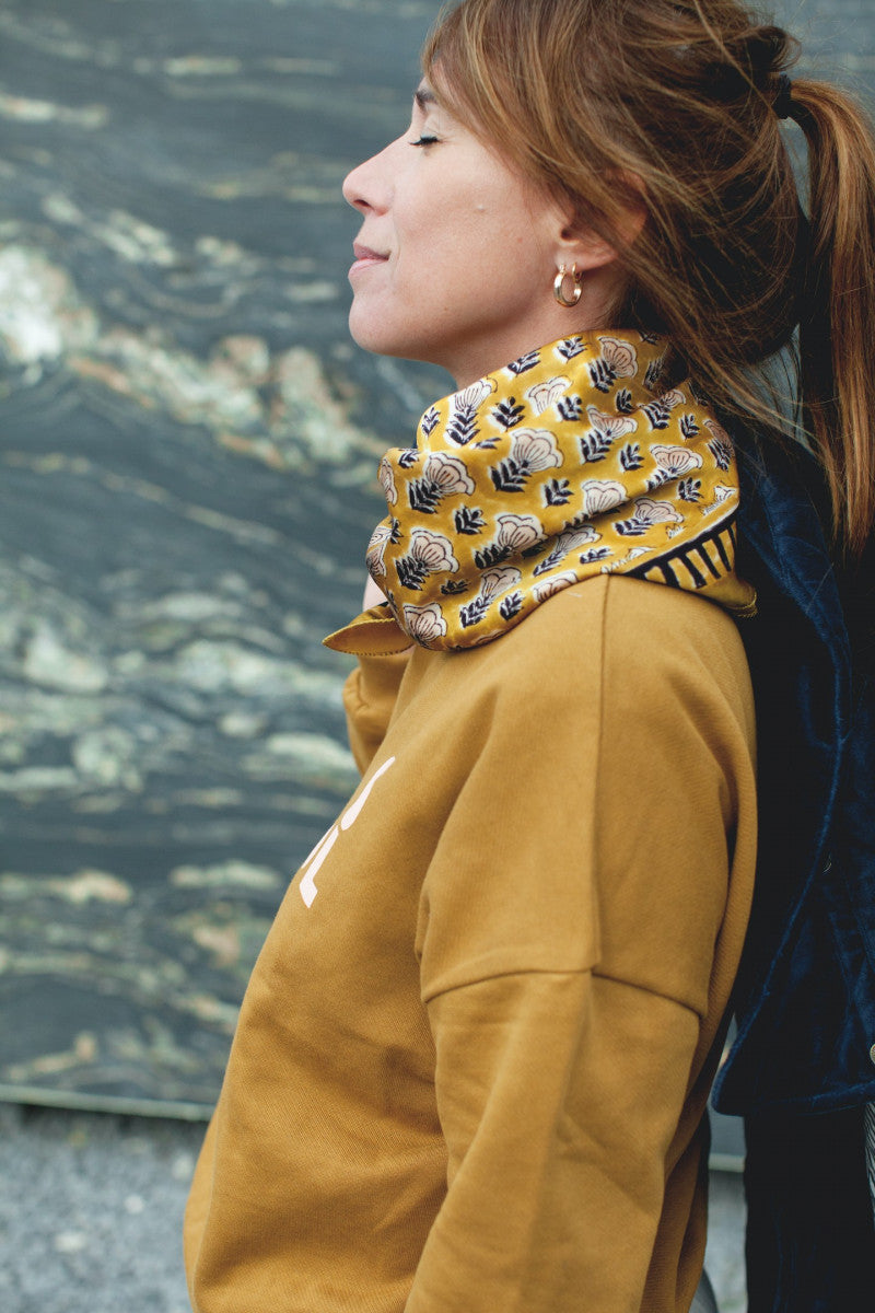 Big Foulard En Soie Latika "Poppy" - Gold