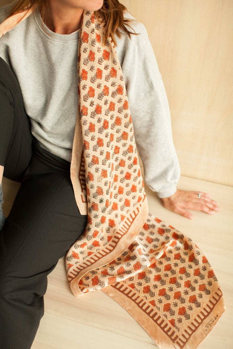 Big Foulard En Soie Latika "Poppy" - Nude