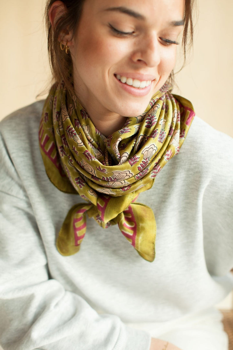 Big Foulard En Soie Latika "Poppy" - Olive