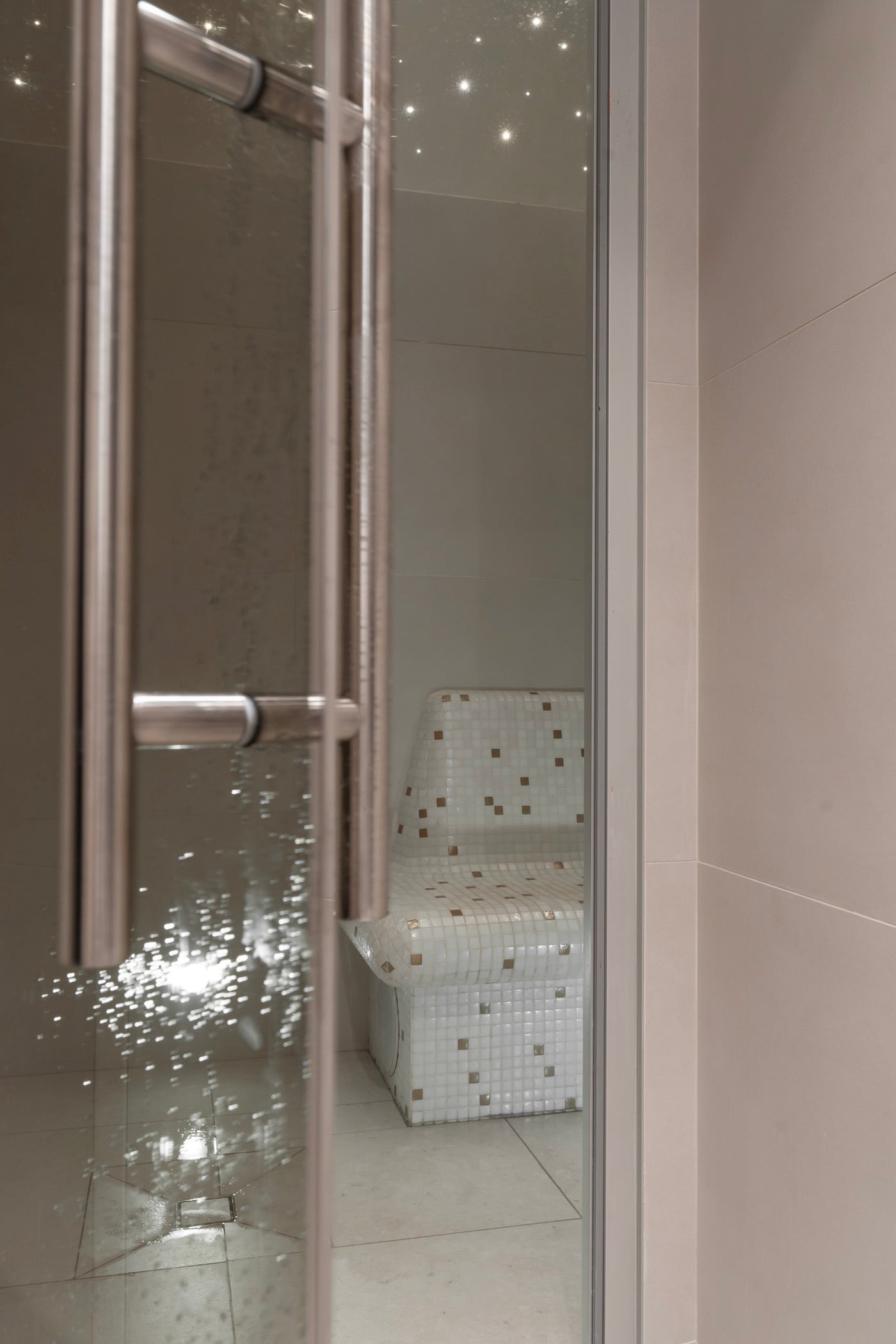 Spa Black Door Paris 8 - Soin Visage Radieux Bioeffect et Accès Au Spa 1H (1 Personne)