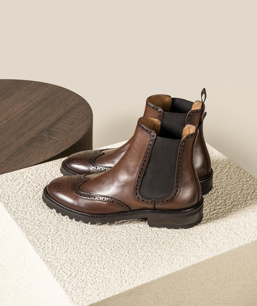 s/files/1/0898/2354/3633/files/boots-charlie-marron-glace.jpg_v_53248243604504-2_63632cf3-c42c-468d-9020-40fac56eeabd.jpg?v=1745523997