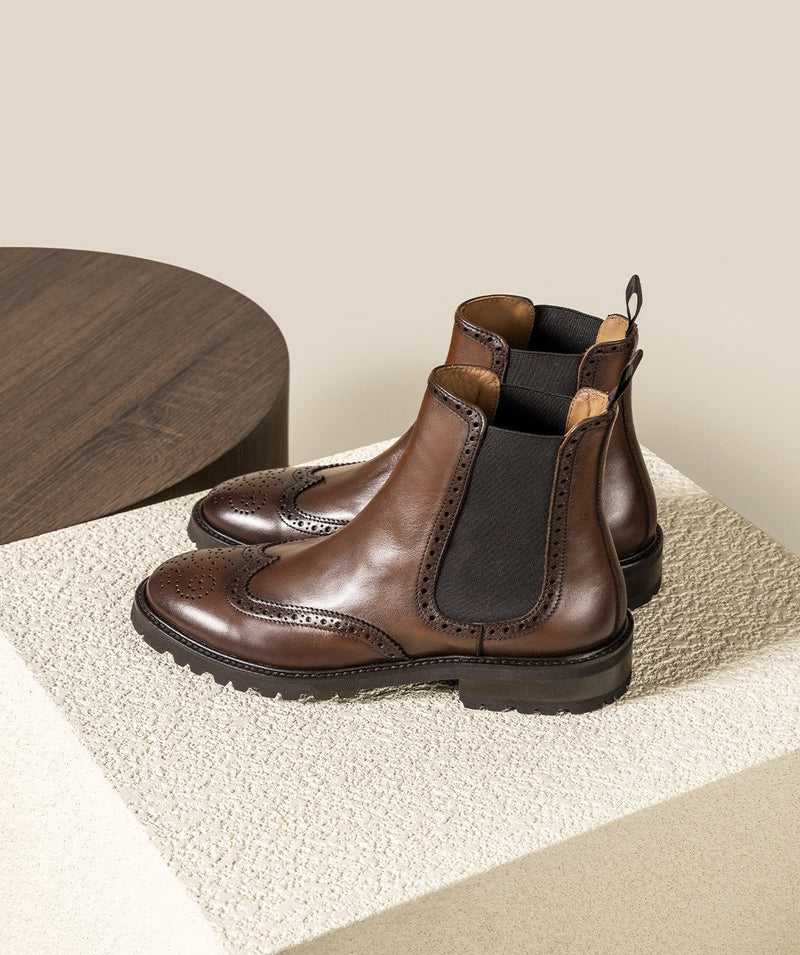 s/files/1/0898/2354/3633/files/boots-charlie-marron-glace.jpg_v_53248243604504-2_63632cf3-c42c-468d-9020-40fac56eeabd.jpg?v=1745523997