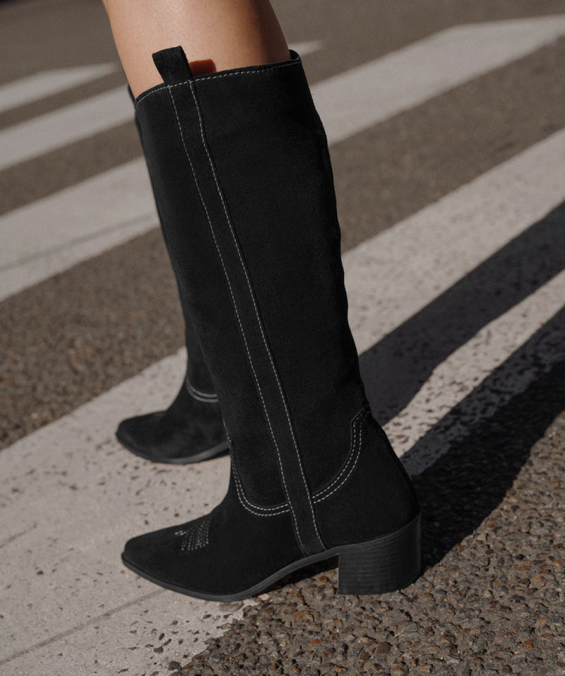 s/files/1/0898/2354/3633/files/bottes-santiags-judith-noir.jpg_v_711068016385-2_f5b3ff9f-0696-4c61-949c-83114adaf721.jpg?v=1745516457