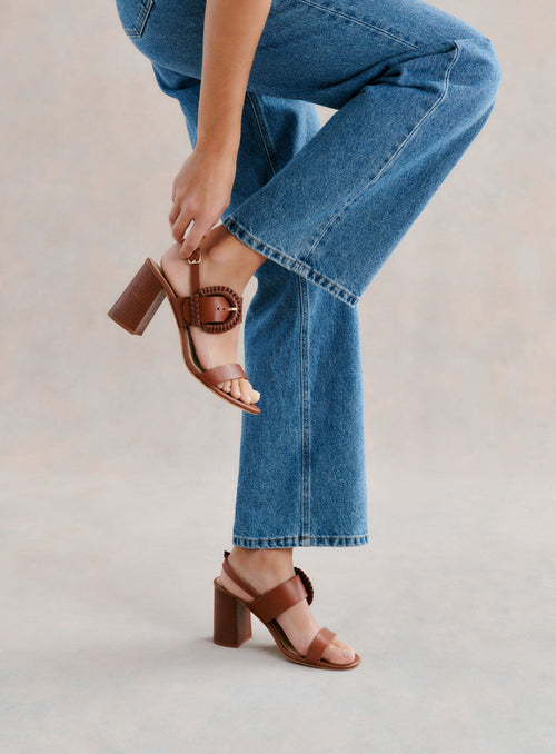 CARRIE WOOD BROWN HEEL SANDALS PETITE MENDIGOTE