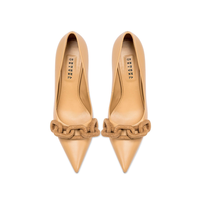 Catena beige high-heel pump featuring smooth leather and signature chain detail, crafted in Italy.