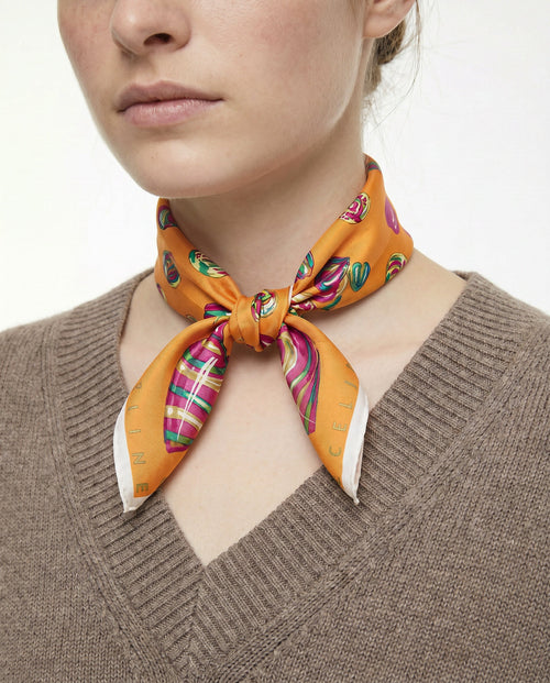 Foulard Bandana Vintage Céline Orange À Motif Cœurs Et Anneaux Multicolores