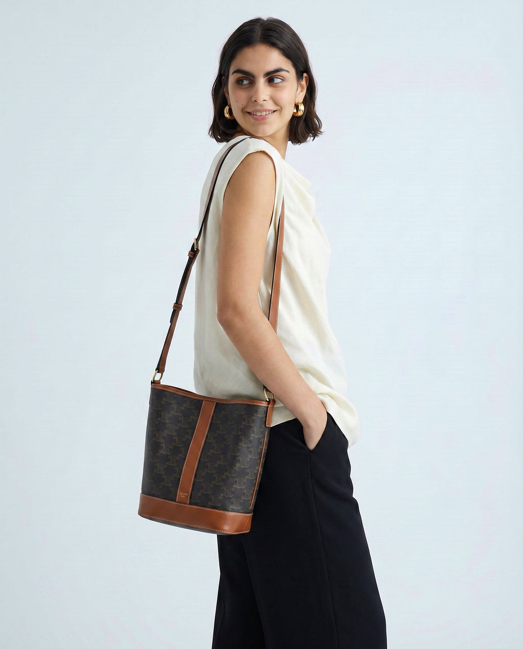 Céline Bucket Triomphe