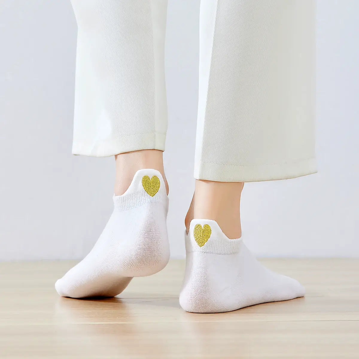 Chaussettes blanche en coton à languette cœur doré pour femme 