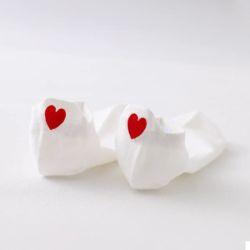 Chaussettes blanc en coton à languette cœur rouge pour femme | Chaussettes douces et respirantes | Fabriquées à partir de matériaux de haute qualité | Un cadeau parfait pour les femmes de tous âges