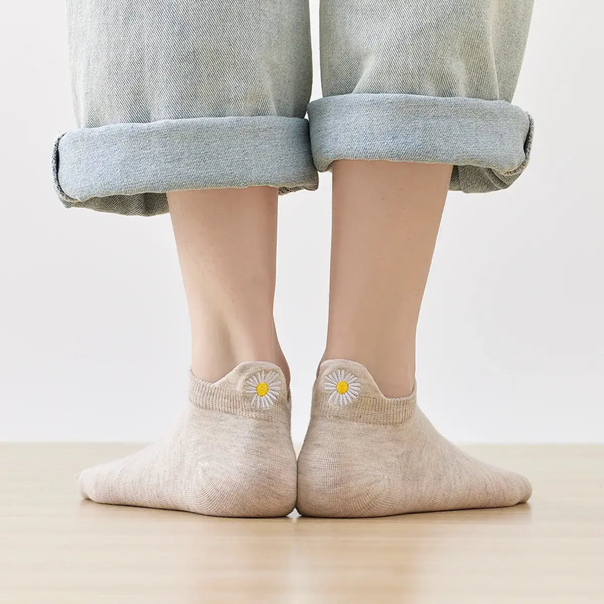 Chaussettes beige en coton à languette fleur pour femme | Chaussettes douces et respirantes | Fabriquées à partir de matériaux de haute qualité | Un cadeau parfait pour les femmes de tous âges