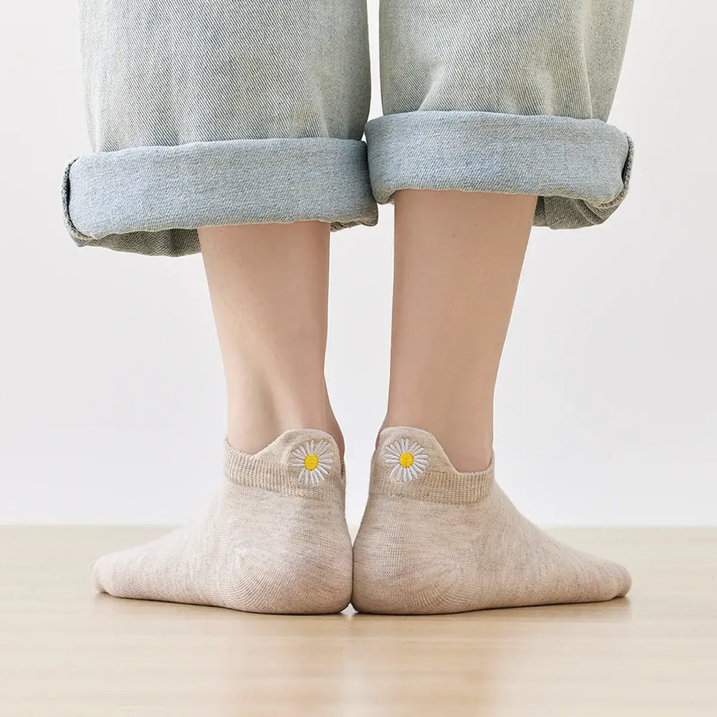 Chaussettes beige en coton à languette fleur pour femme | Chaussettes douces et respirantes | Fabriquées à partir de matériaux de haute qualité | Un cadeau parfait pour les femmes de tous âges