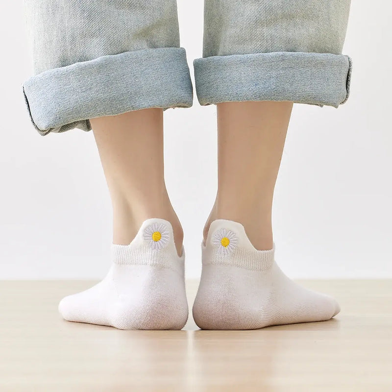 Chaussettes blanches en coton à languette fleur pour femme | Chaussettes douces et respirantes | Fabriquées à partir de matériaux de haute qualité | Un cadeau parfait pour les femmes de tous âges